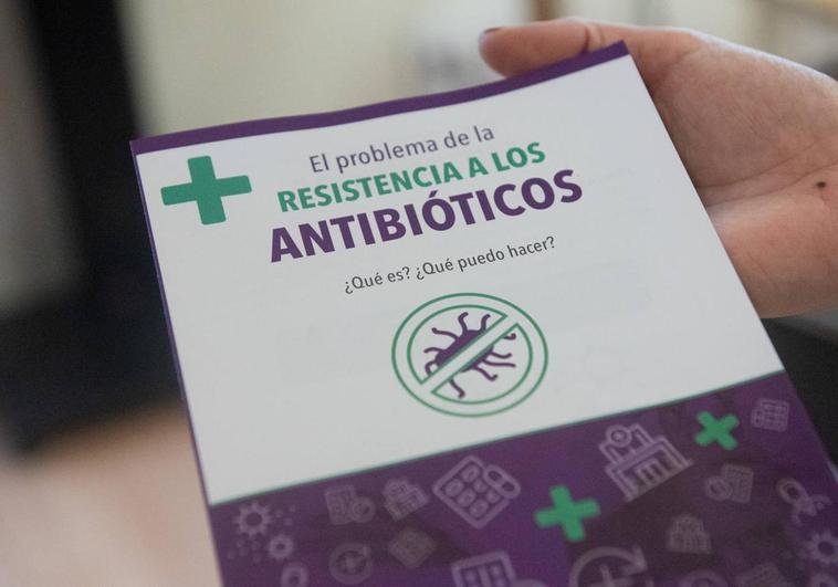 Salud y el Colegio de Farmacéuticos presentan una campaña sobre el uso de antibióticos
