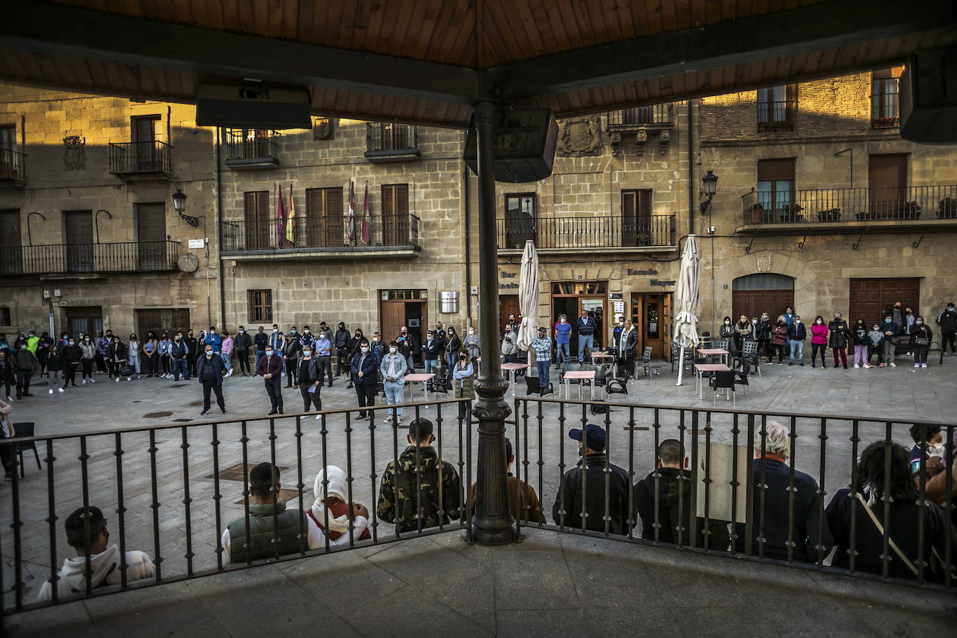 Concentración en Oyón tras el asesinato de Isam Haddour.