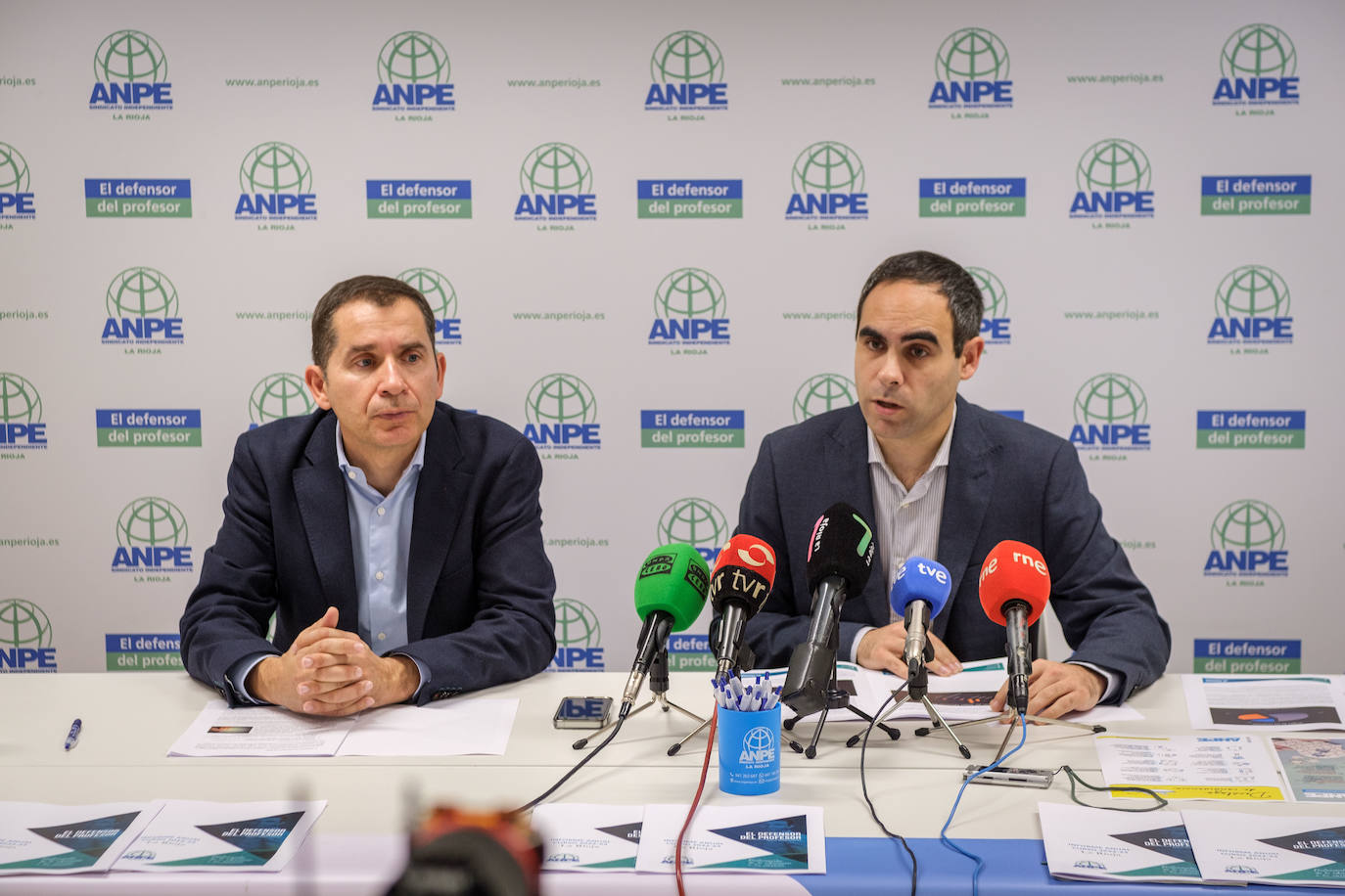 Gustavo Navas, presidente de ANPE-Rioja, junto a Andrés Toledo, responsable del Defensor del Profesor de ANPE-Rioja.