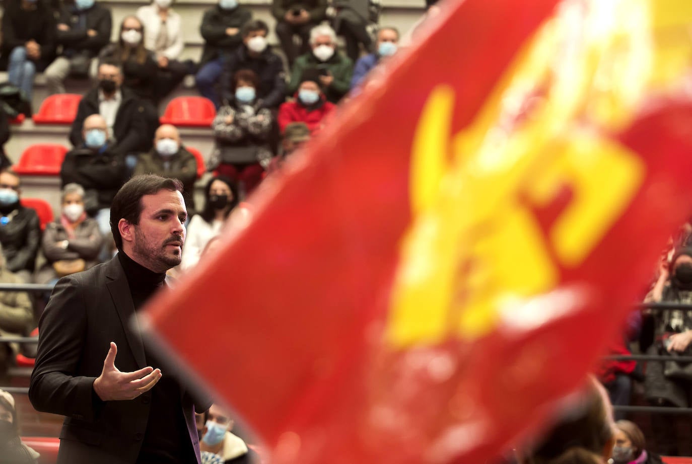 El ministro de Consumo, Alberto Garzón, interviene en un acto público de campaña electoral, en Burgos, para mostrar su apoyo al candidato de Unidas Podemos a la Junta de Castilla y León.