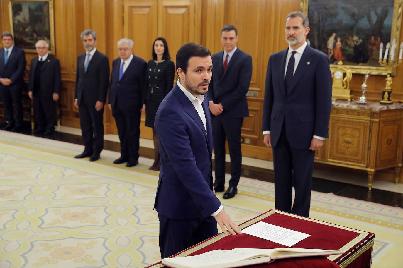 El nuevo ministro de Consumo, Alberto Garzón, promete su cargo en un acto celebrado en el Palacio de Zarzuela en Madrid el lunes 13 de enero de 2020. 