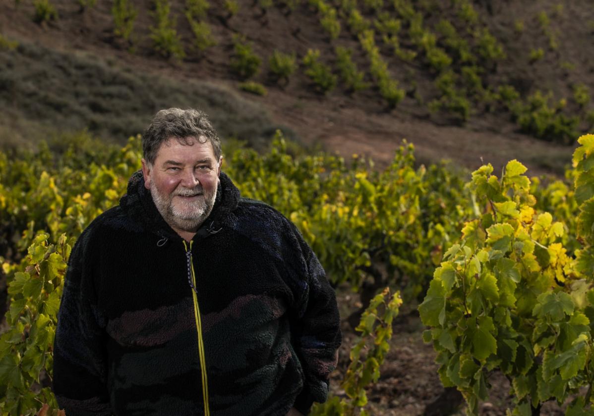 Juan Carlos Sancha posa en una de las terrazas del Cerro la Isa.