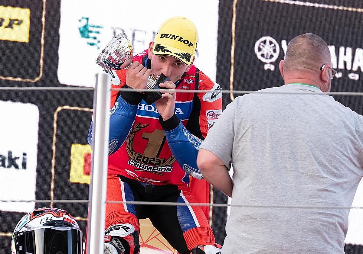 Imagen principal - El alfareño Unai Orradre se proclama campeón de España de Superstock 1.000 en el Nacional de Superbikes