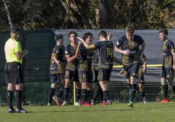 Jugadores del Casalarreina celebraban el gol de la victoria, que llegó en el segundo tiempo.