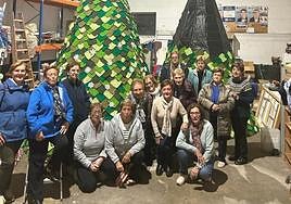 El grupo de veteranas de ganchillo de la asociación de mujeres de Albelda.