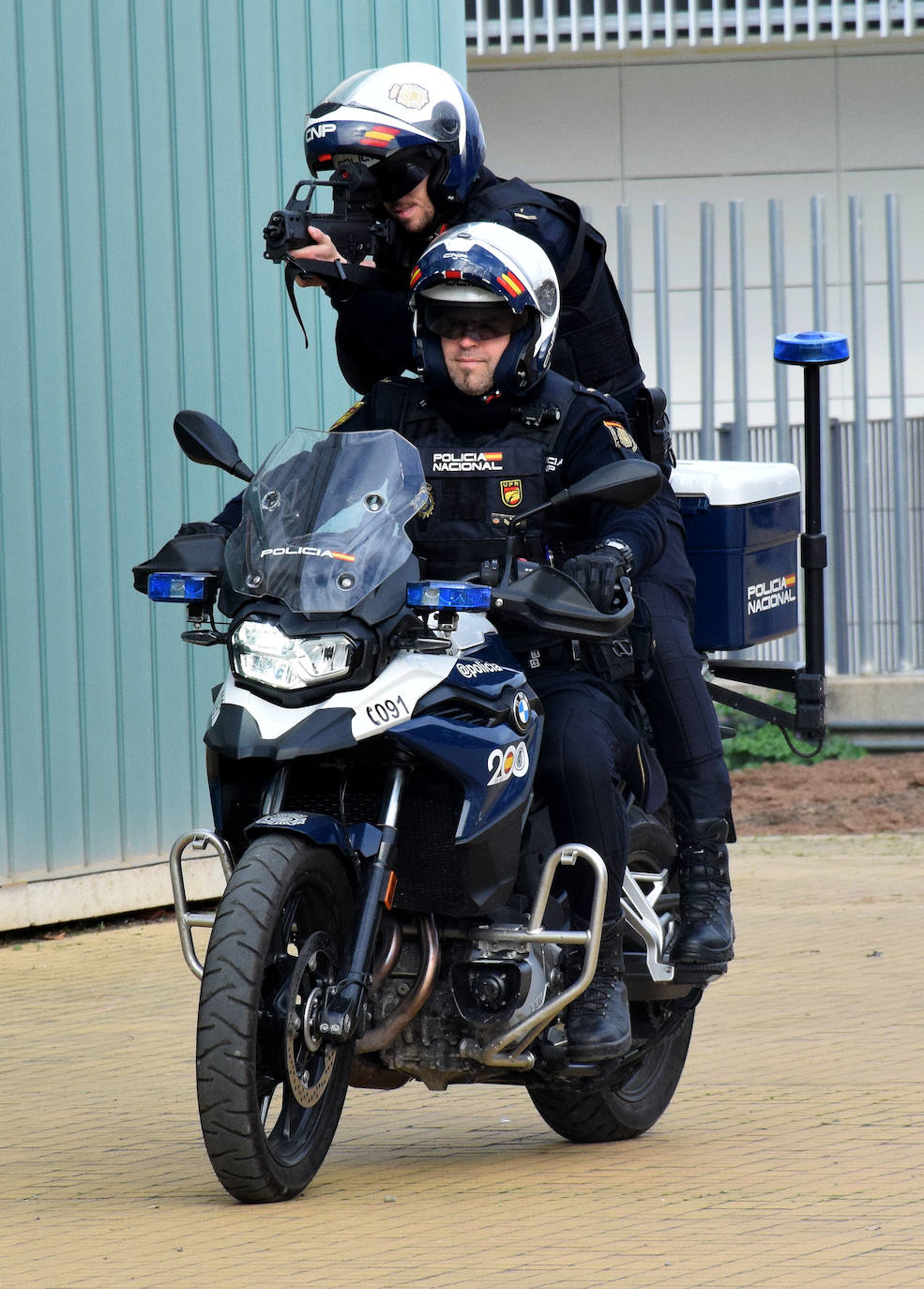 La Policía Nacional se acerca a los niños