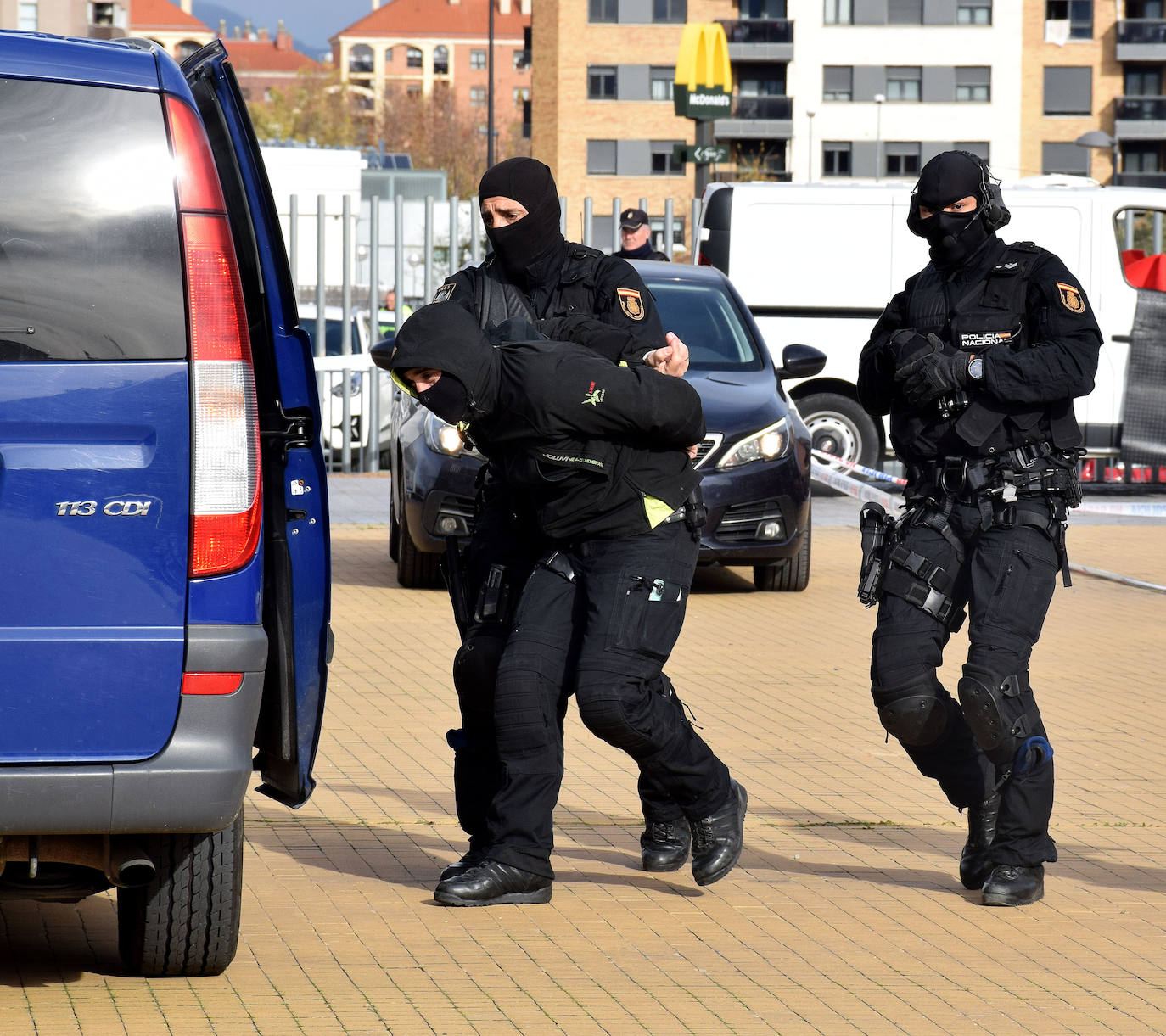 La Policía Nacional se acerca a los niños