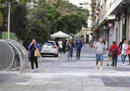 Estado actual que presenta una de las calles de las Cien Tiendas.