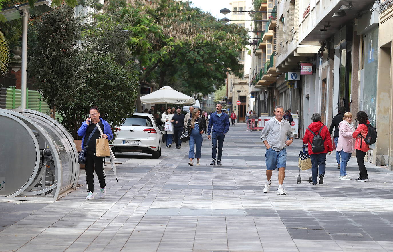 Estado actual que presenta una de las calles de las Cien Tiendas.