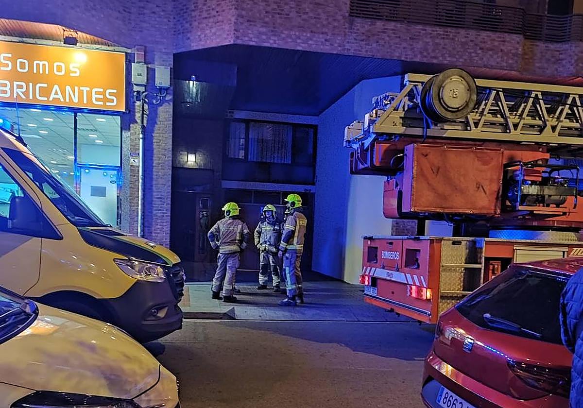 Trasladado un hombre de 94 años al San Pedro por inhalación de humo