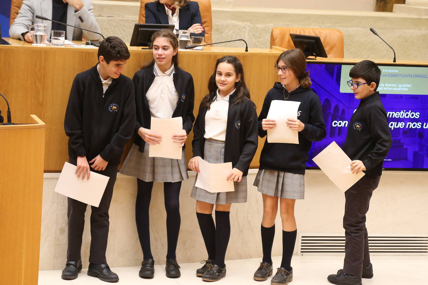 Los niños riojanos leen la Constitución