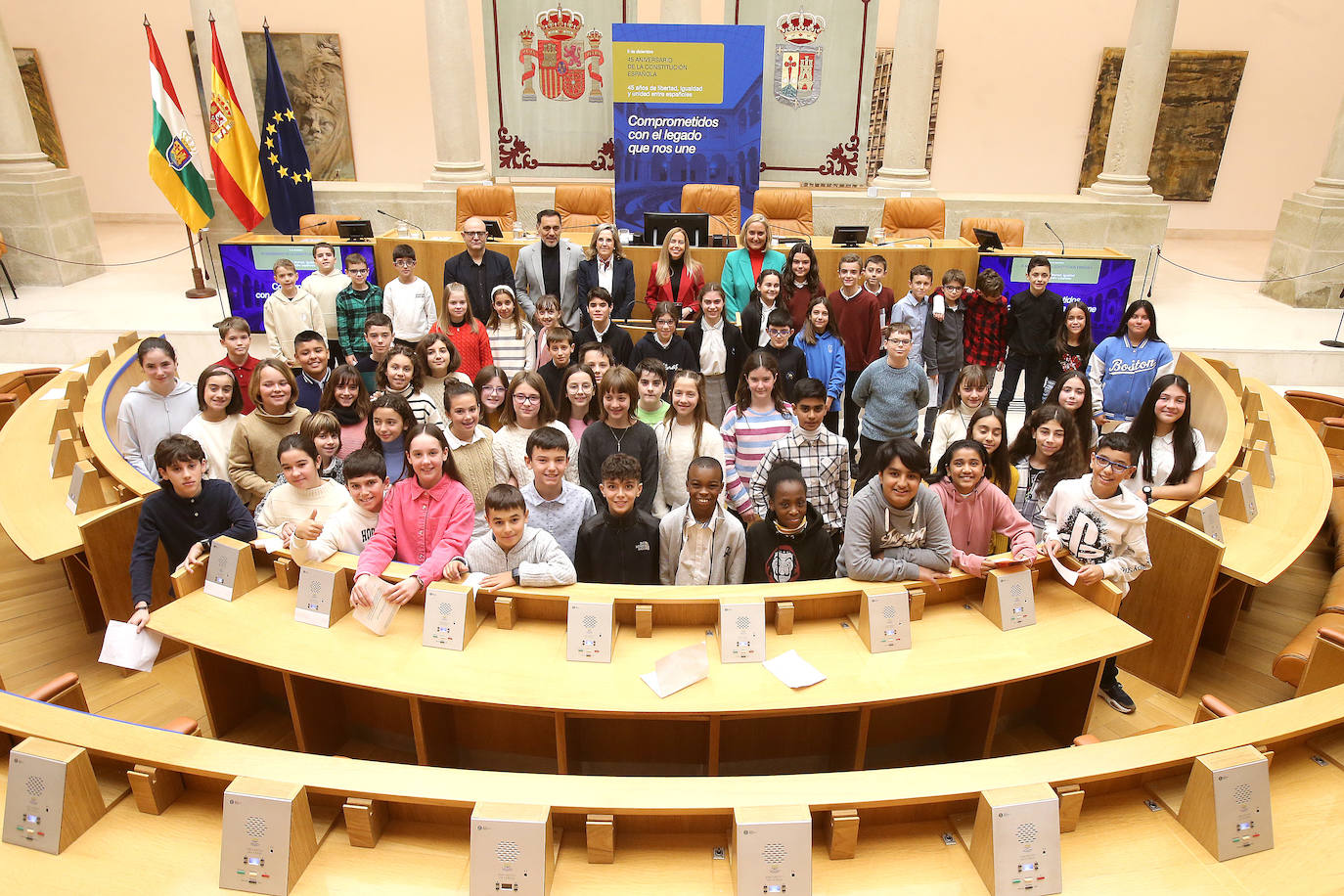 Los niños riojanos leen la Constitución