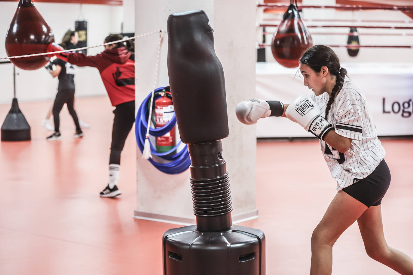 El boxeo triunfa entre las jóvenes riojanas