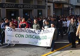 Cientos de personas se sumaron en Calahorra a la marcha del centro Áncora por el Día de las Personas con Discapacidad.
