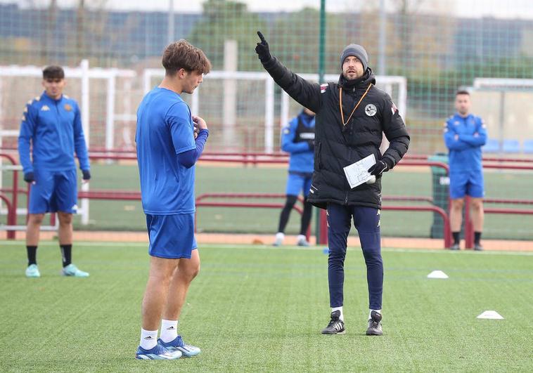 Andrés García, en el entrenamiento de este viernes en Pradoviejo.