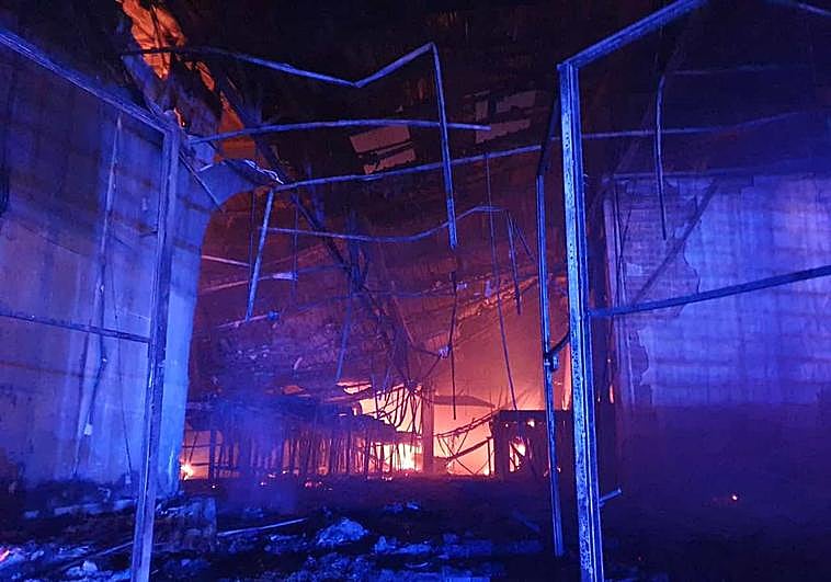 Las imágenes del fuego que ha destruido Chiruca