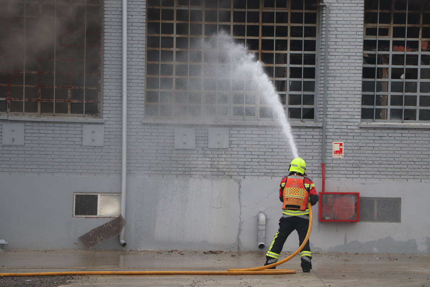 Así han quedado las instalaciones de Calzados Fal tras el incendio