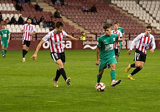 Córdoba, con el balón.