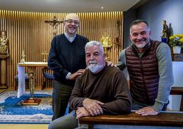 José Ignacio López de Maturana, Miguel Ángel Sáenz de Villaverde y Luis Eduardo Ruiz, retratados en la capilla del seminario de Vitoria.