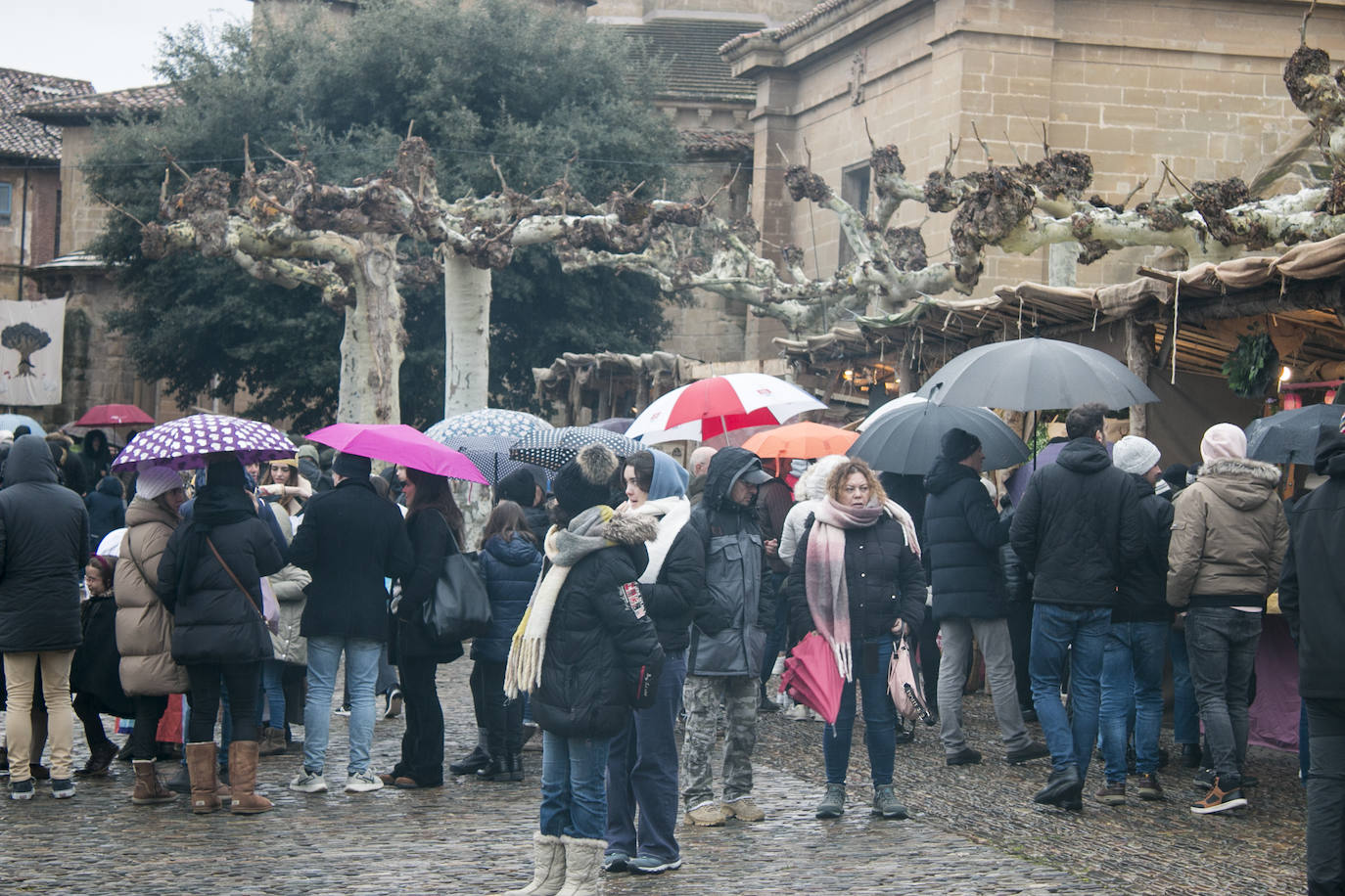 Las ferias de Santo Domingo continúan bajo la lluvia