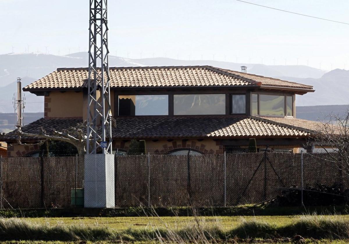 El chalé del expresidente Sanz, en Villamediana, objeto de una de las polémicas por su situación legal.