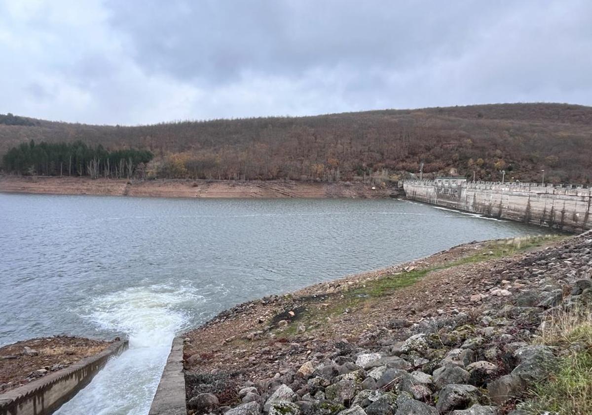 El agua entra a buen ritmo al embalse ubicado entre Ortigosa y El Rasillo.