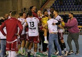 Los riojanos celebran el triunfo.