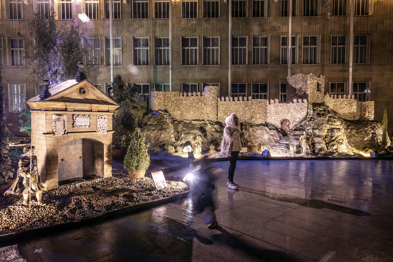 Primera visita nocturna del belén de Logroño