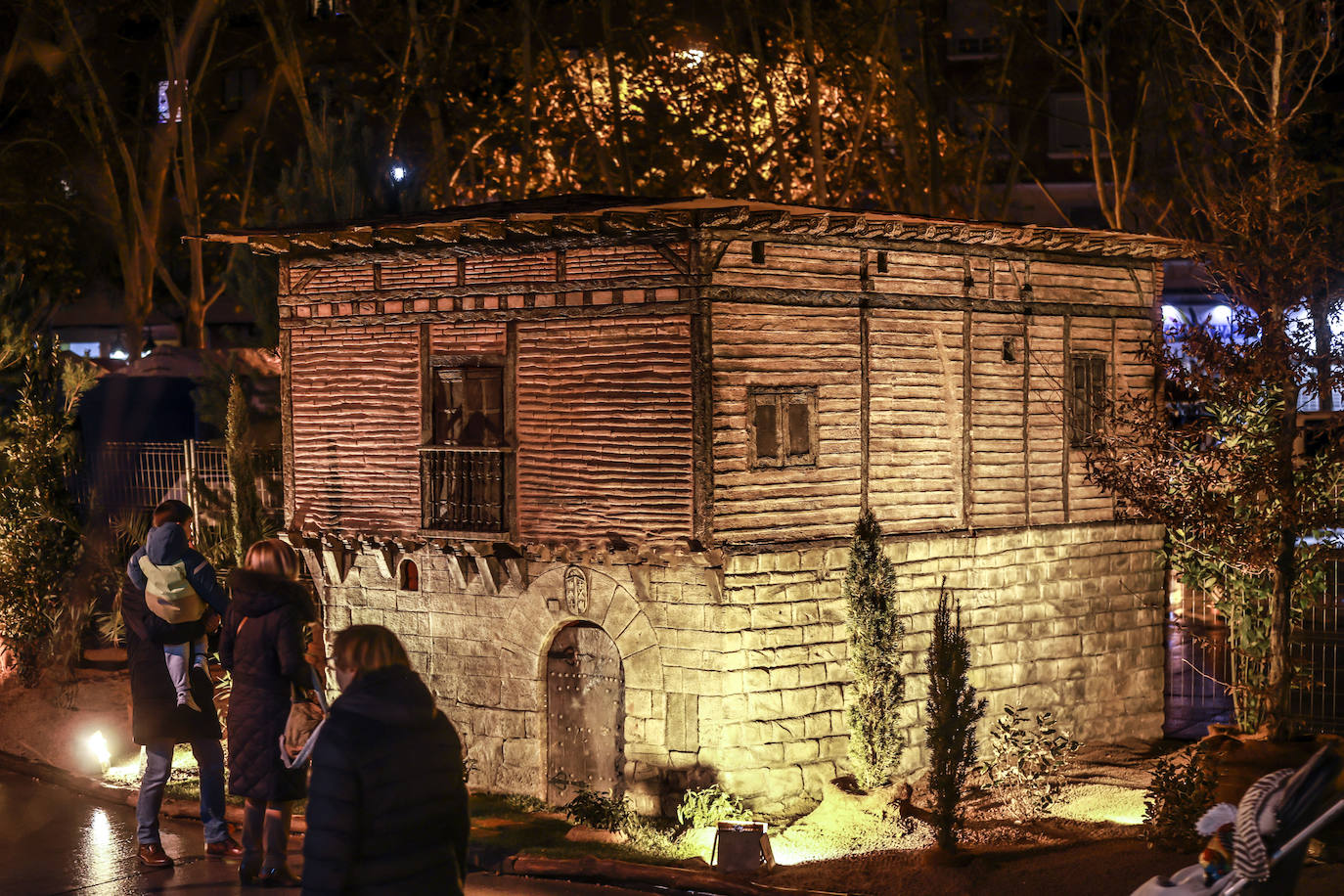Primera visita nocturna del belén de Logroño