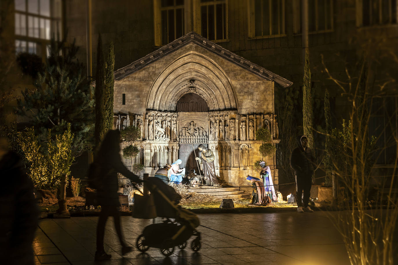 Primera visita nocturna del belén de Logroño