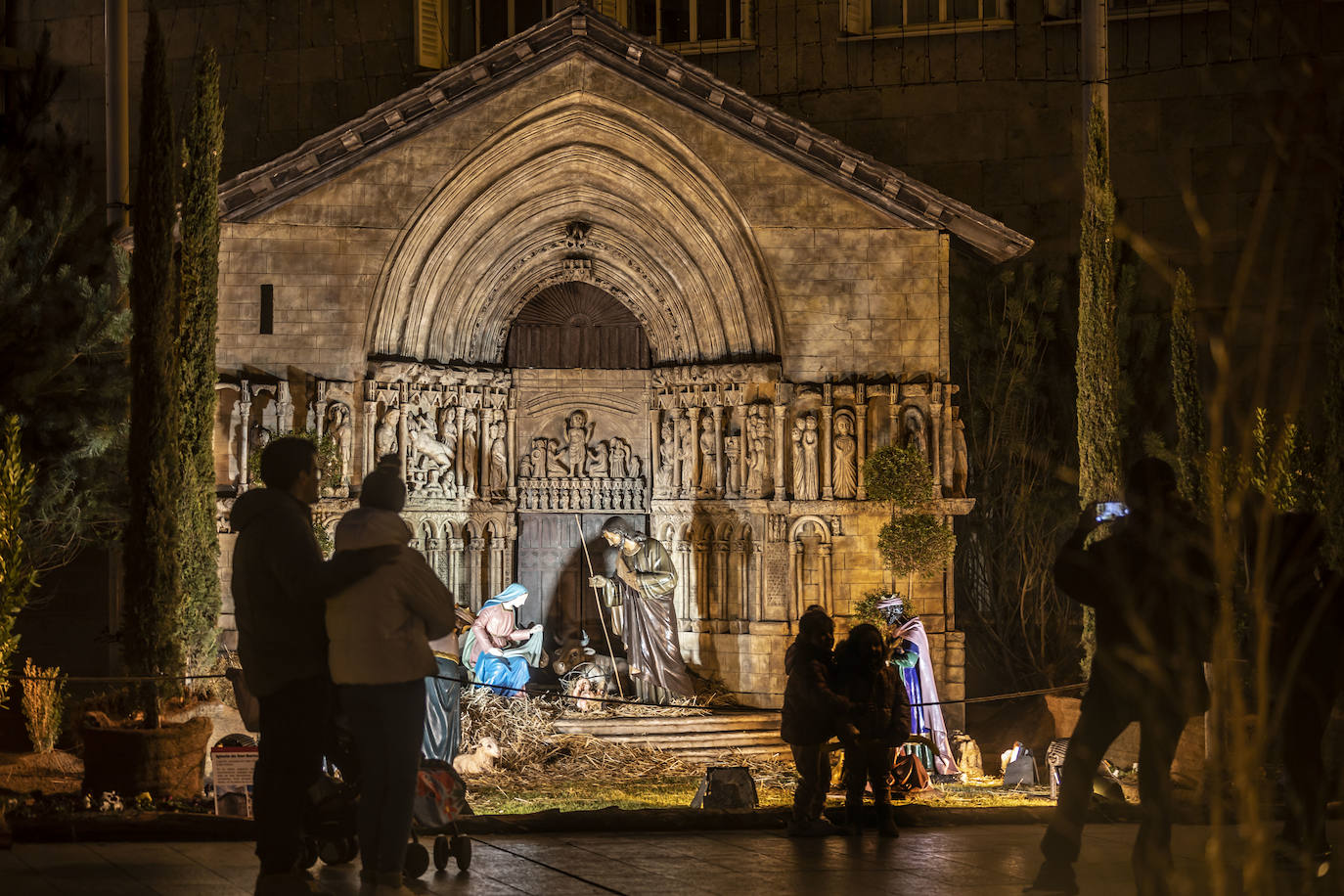 Primera visita nocturna del belén de Logroño