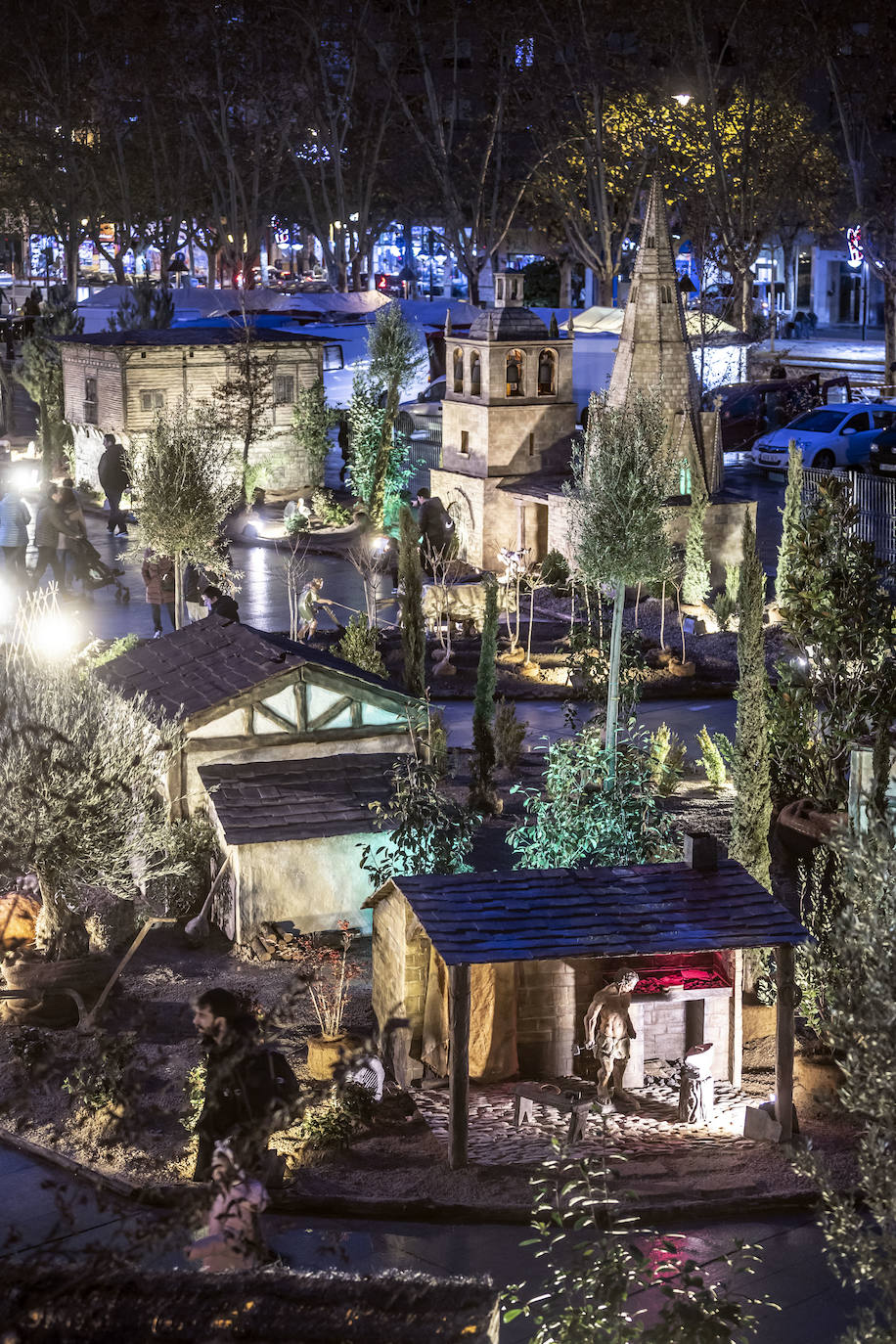 Primera visita nocturna del belén de Logroño