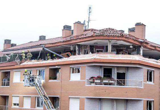 Edificio del número 2 de la calle El Cristo, de Lardero, donde se produjo la explosión.