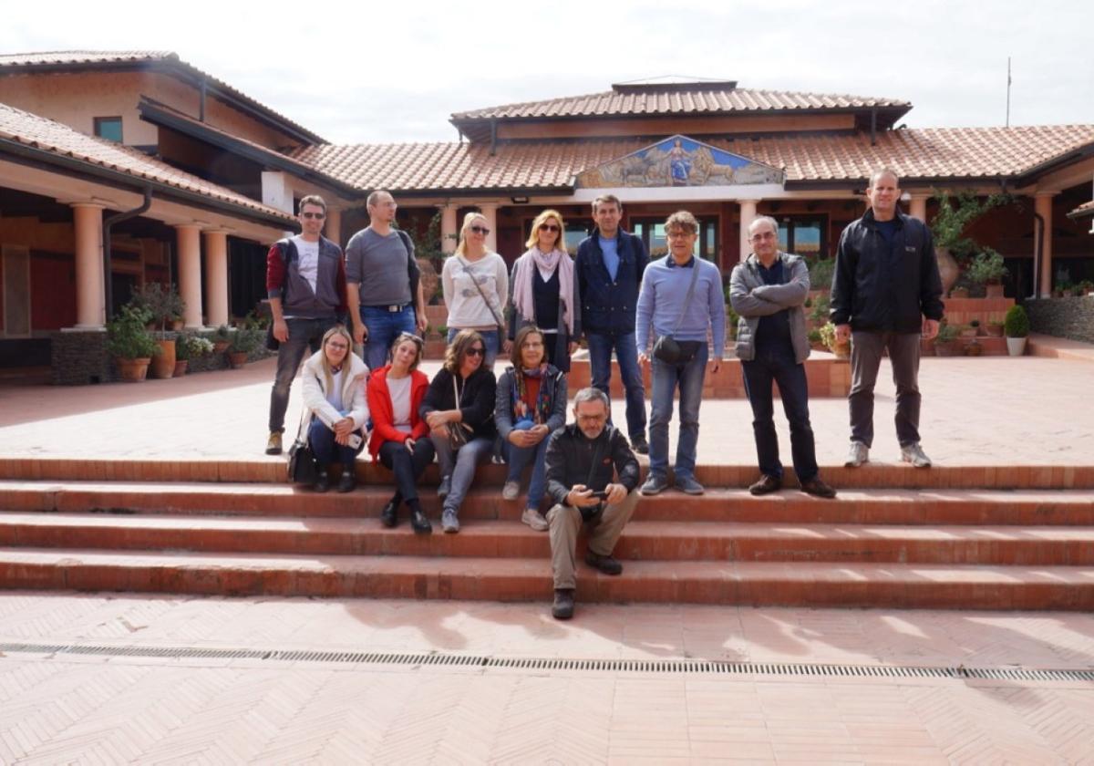 Una parte del equipo de investigadores (Miodrag Grbic, en el centro, de azul).