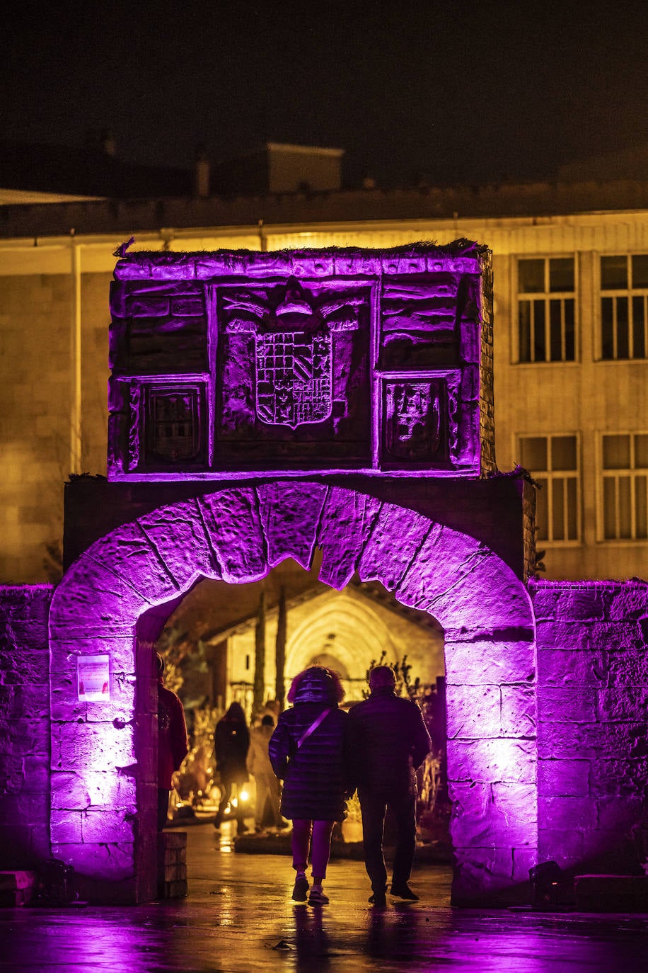 El Belén de Logroño brilla en la noche