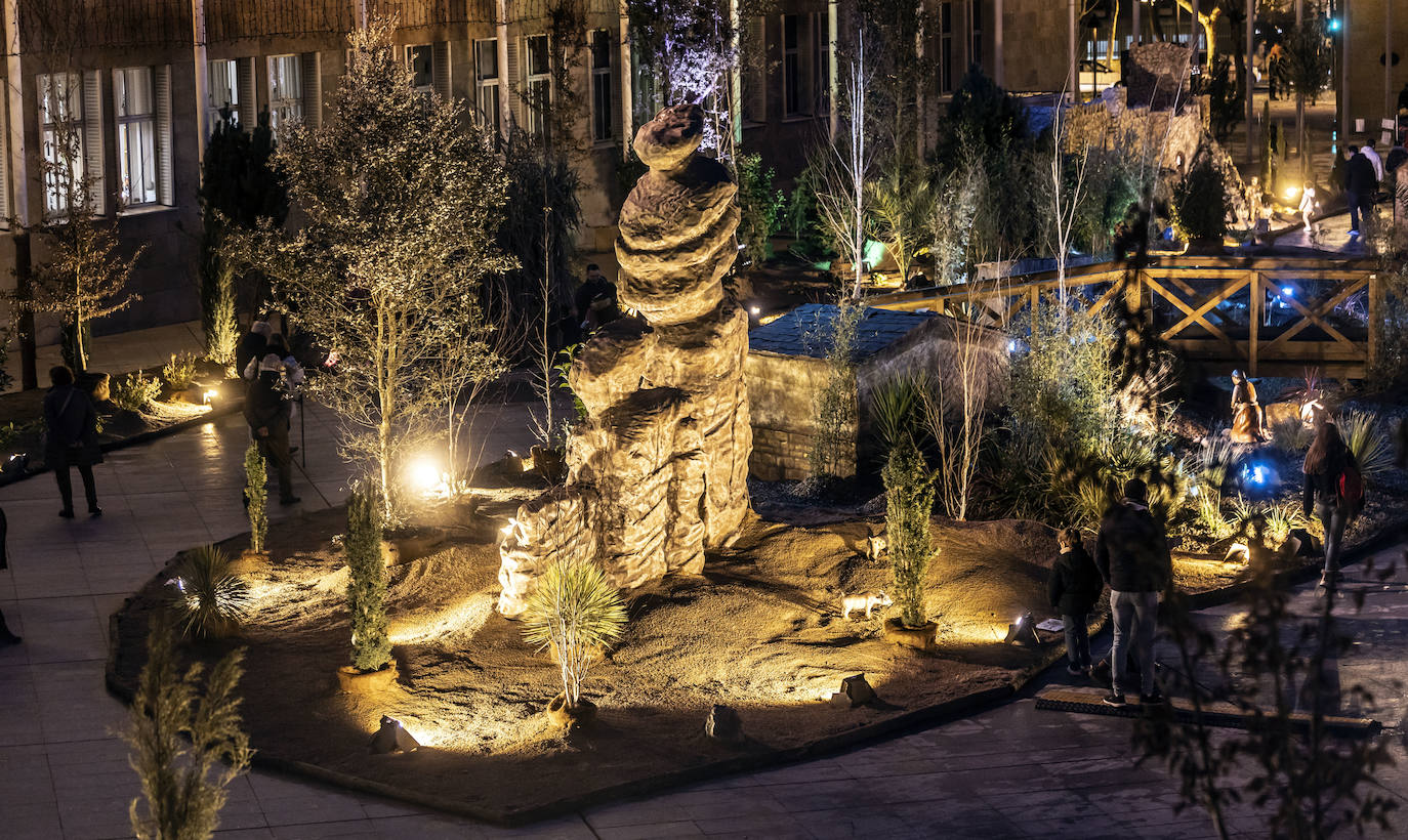 El Belén de Logroño brilla en la noche