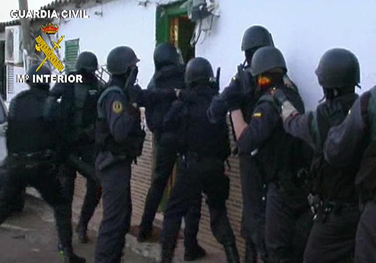 Agentes de la Guardia Civil, durante una de las intervenciones.