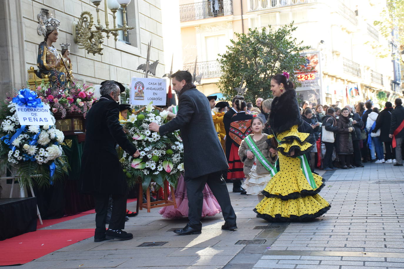 Ofrenda de flores a la Virgen de la Esperanza