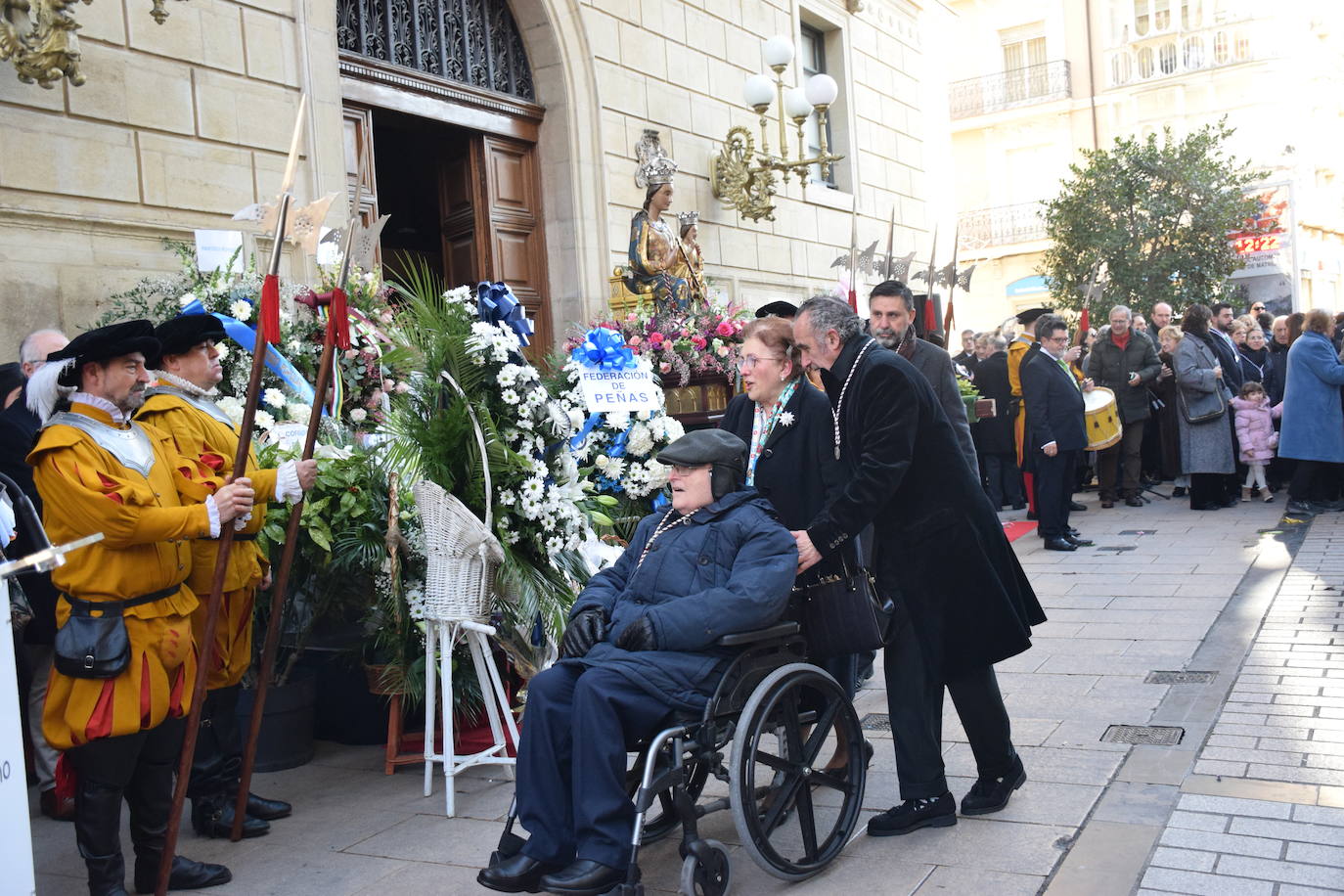 Ofrenda de flores a la Virgen de la Esperanza