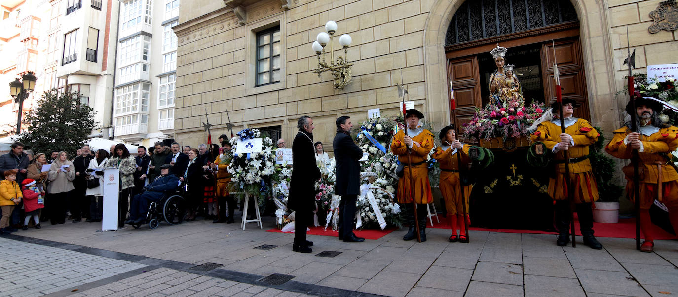 Ofrenda de flores a la Virgen de la Esperanza