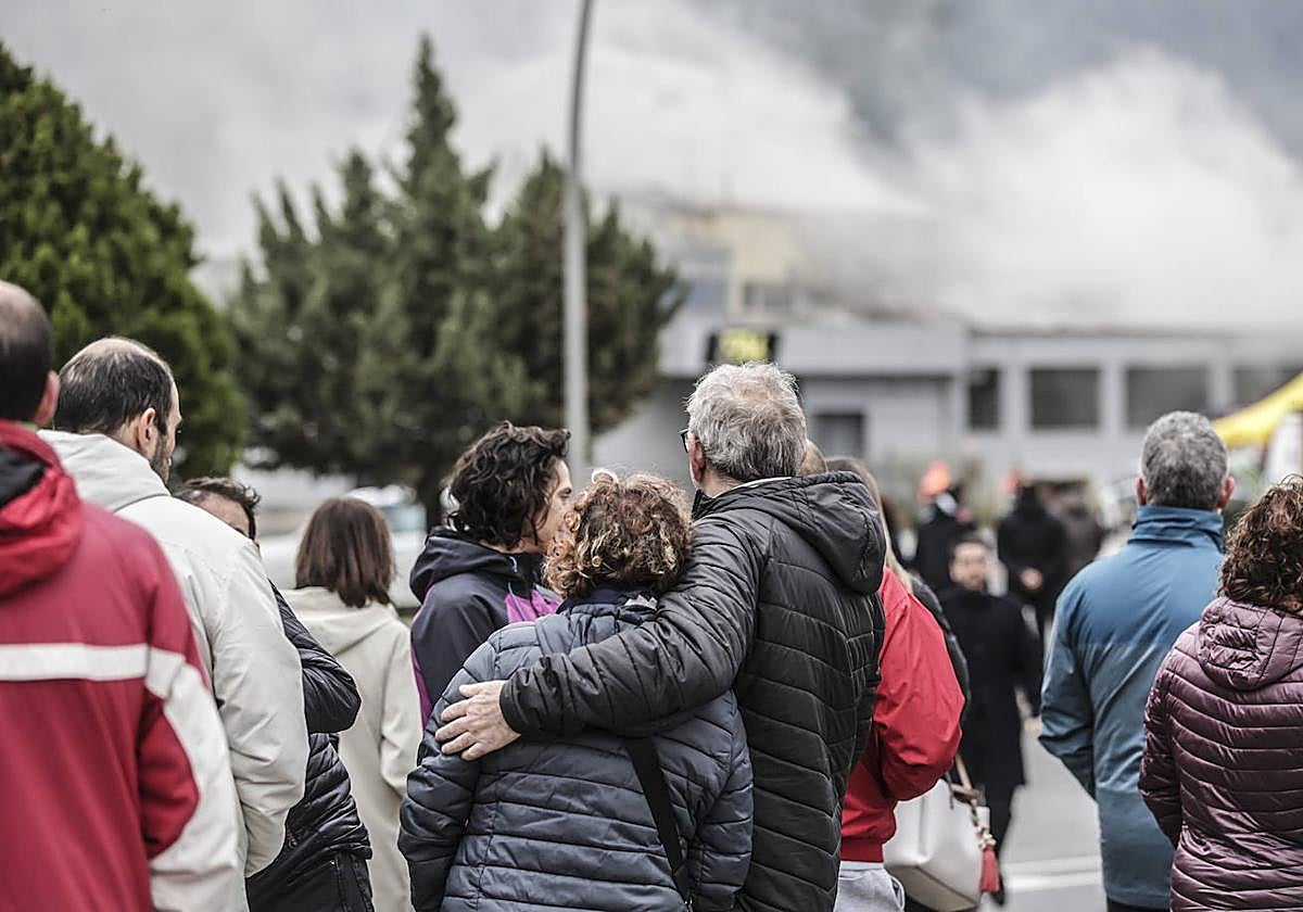 Las primeras víctimas del incendio: despidos en una empresa que depende de Fal