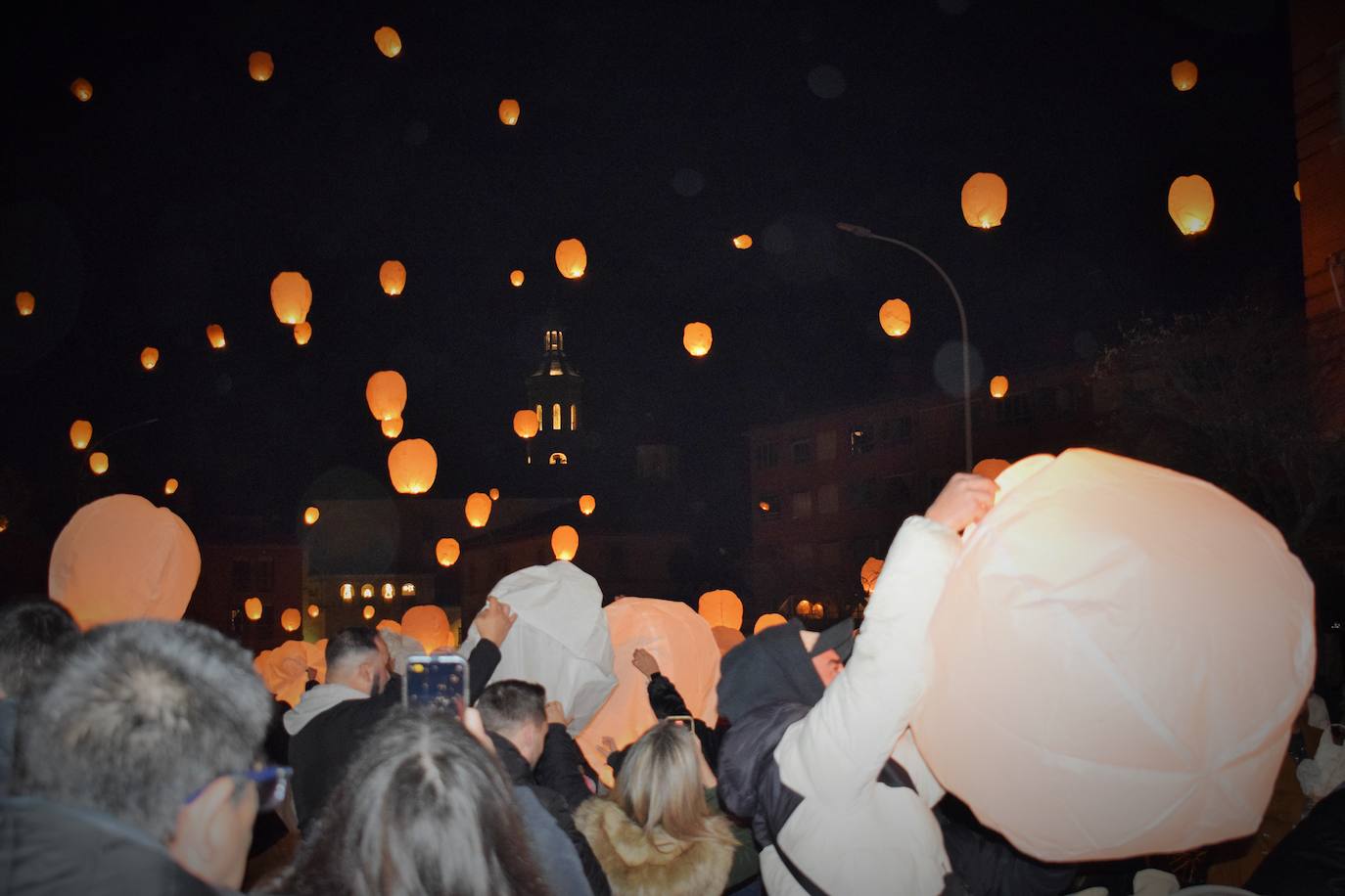 Suelta de farolillos en Fuenmayor