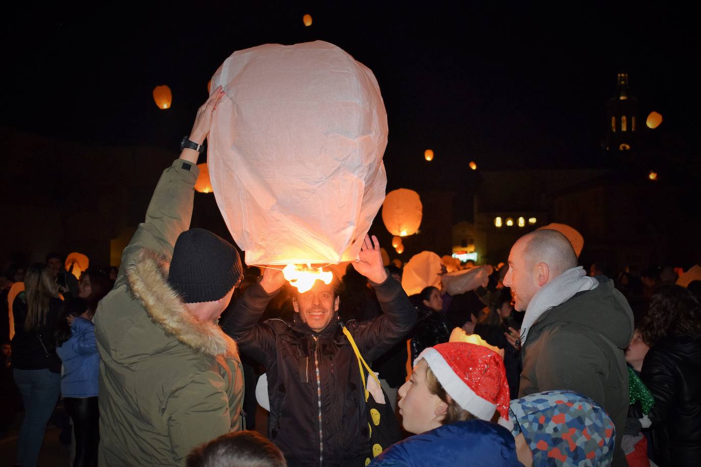 Suelta de farolillos en Fuenmayor