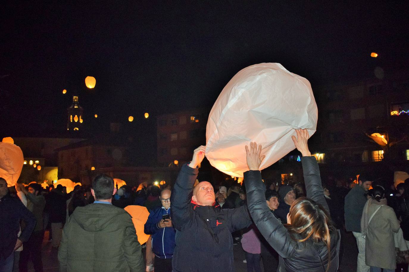 Suelta de farolillos en Fuenmayor