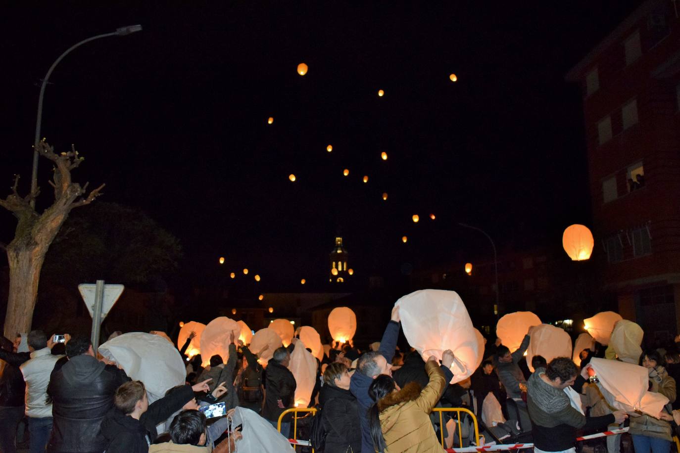 Suelta de farolillos en Fuenmayor