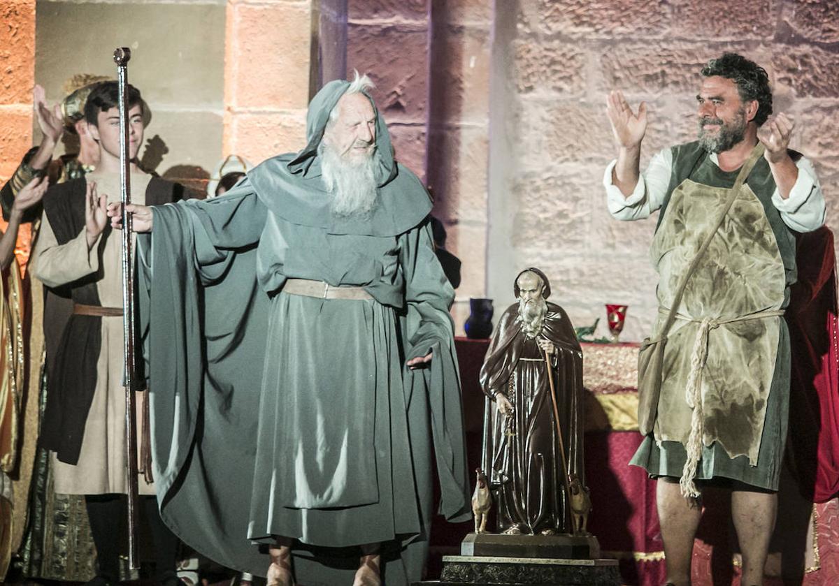 Santo Domingo despide hoy a Félix Valer, el Santo Domingo anciano de 'Los Milagros del Santo'
