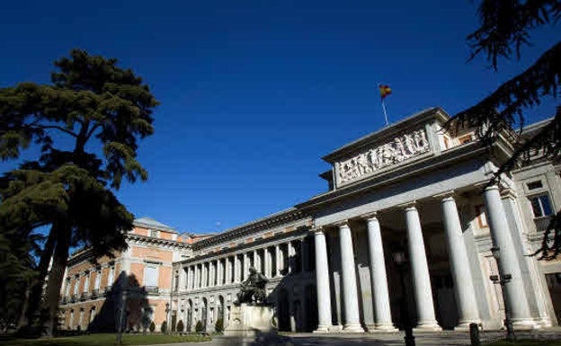 Puerta de Velázquez del edificio Villanueva del Prado. 