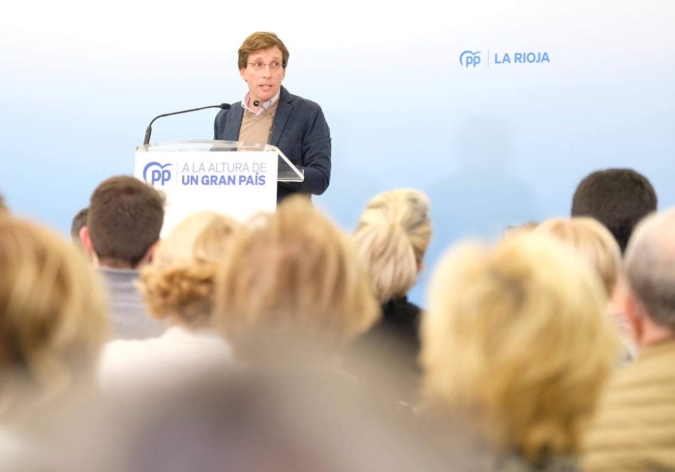 Fotos: Almeida y Gamarra acompañan a Conrado Escobar en su presentación como candidato a la Alcaldía de Logroño