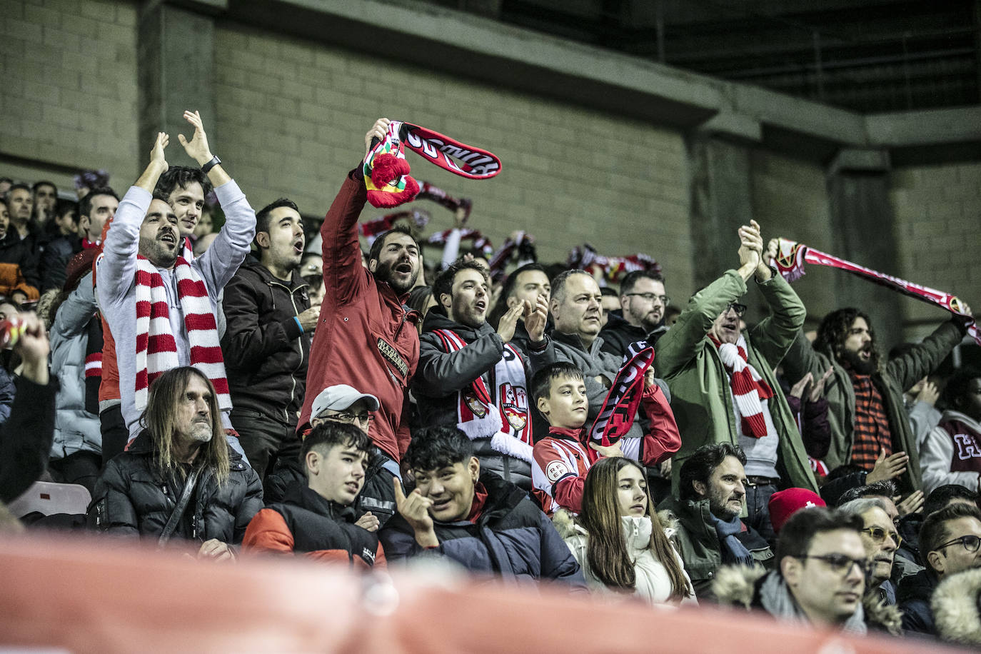 Fotos: El partido de Copa en Las Gaunas se vivió con emoción