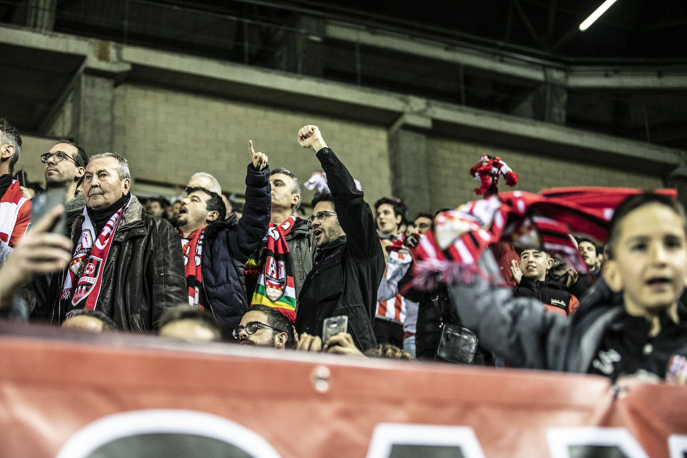 Fotos: El partido de Copa en Las Gaunas se vivió con emoción